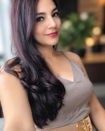 Dolly، مضيفة موثّقة