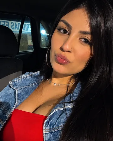 Larissa Mendes، مضيفة موثّقة